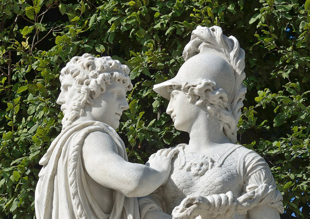 Скульптурная композиция: Янус (сторож дверей империи) и Беллона (богиня войны)