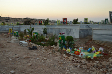 Могилы убитых на кладбище шехидов в Кобане